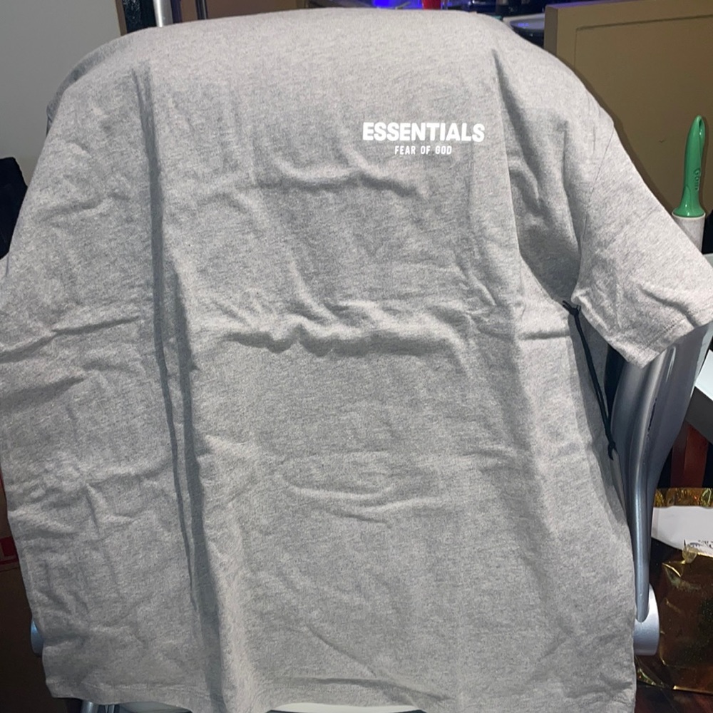 Men’s essentials Heather gray t shirt NWT size XL